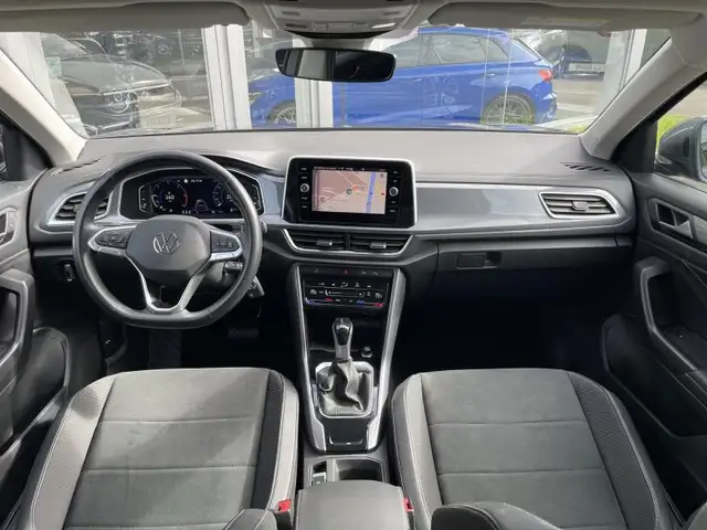 Volkswagen T-Roc view 13