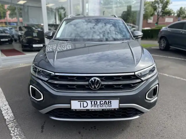 Volkswagen T-Roc view 2