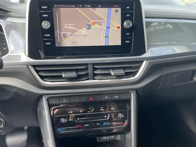 Volkswagen T-Roc view 9
