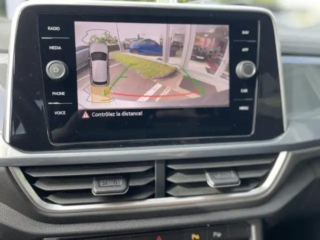Volkswagen T-Roc view 11