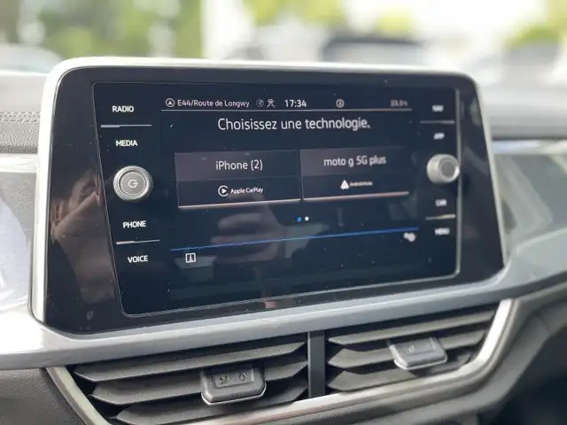 Volkswagen T-Roc view 12