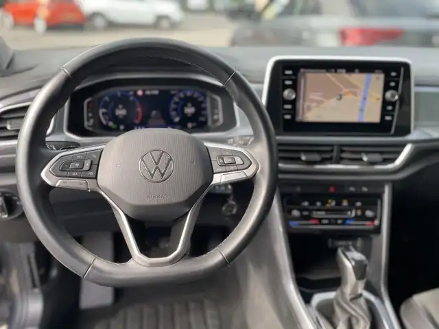 Volkswagen T-Roc view 8