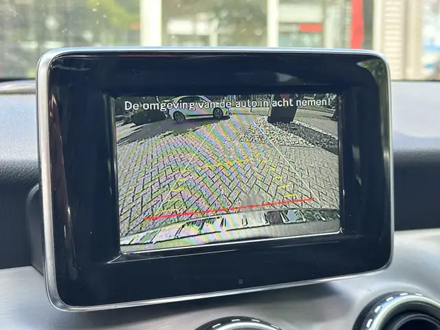 Mercedes-Benz Gla view 10