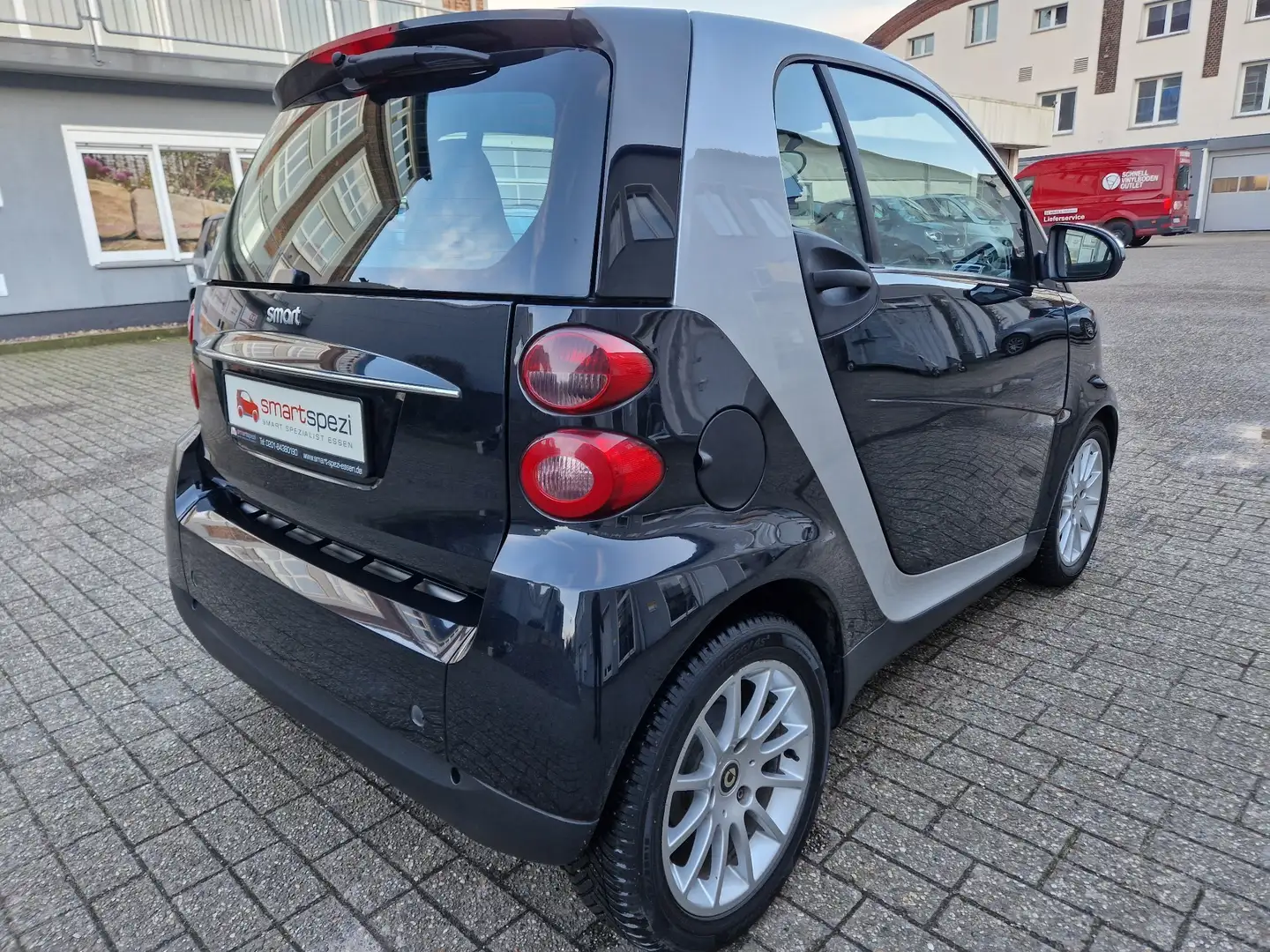 smart forTwo Automatik,Klima,Ganzjahresreifen,INSP+TÜV NEU Schwarz - 2