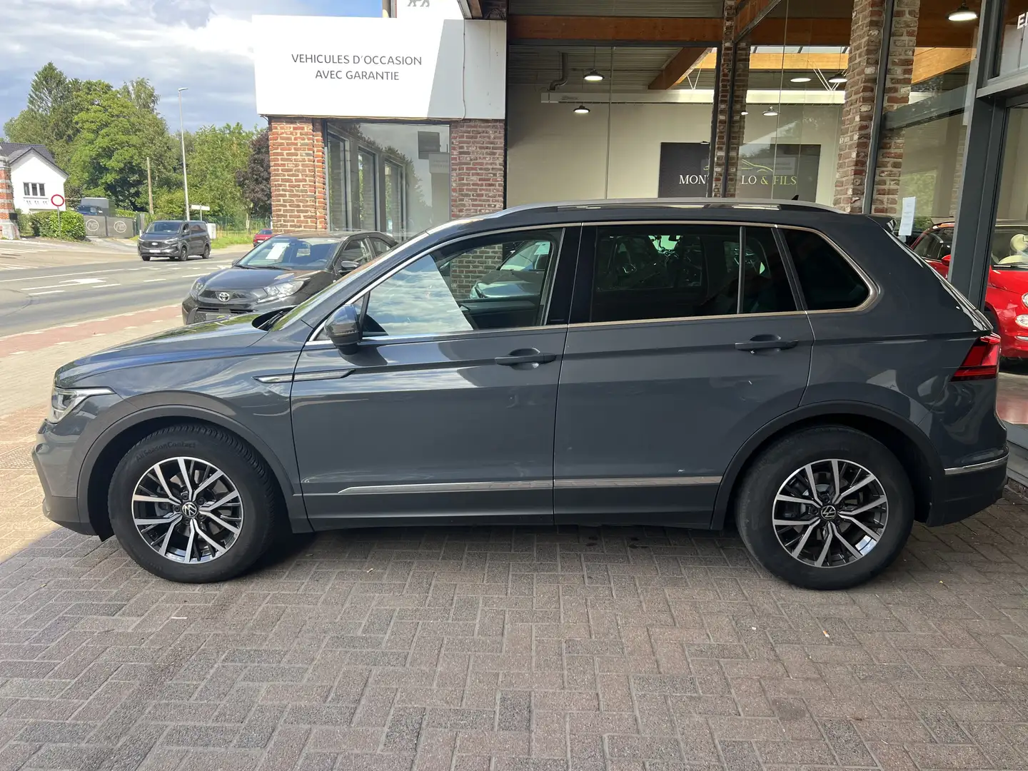 Volkswagen Tiguan 1.5 TSI ACT Life OPF***GSM 0475323828*** Gris - 1