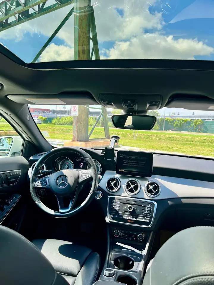 Mercedes-Benz GLA снимка Mercedes-Benz GLA