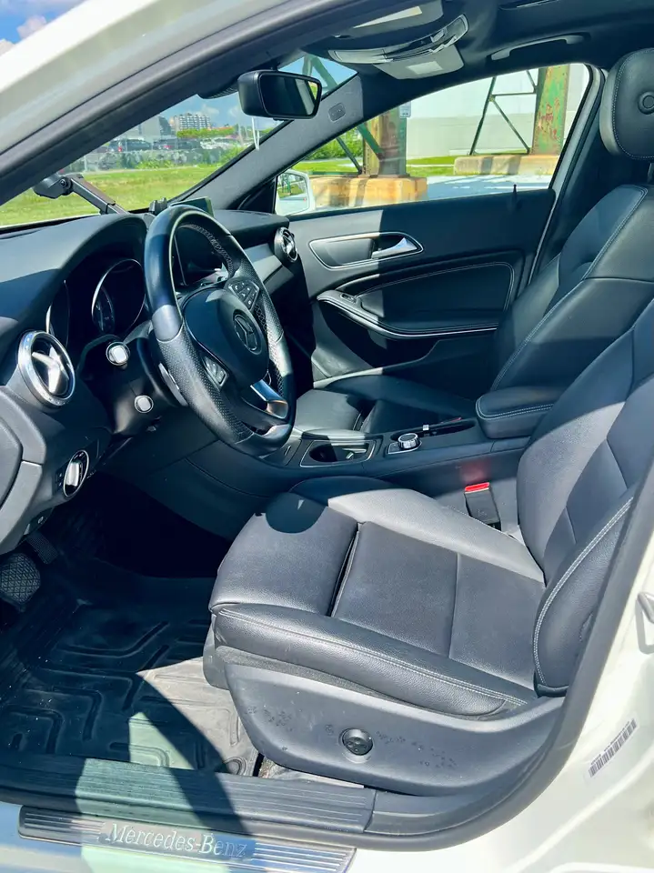 Mercedes-Benz GLA снимка Mercedes-Benz GLA