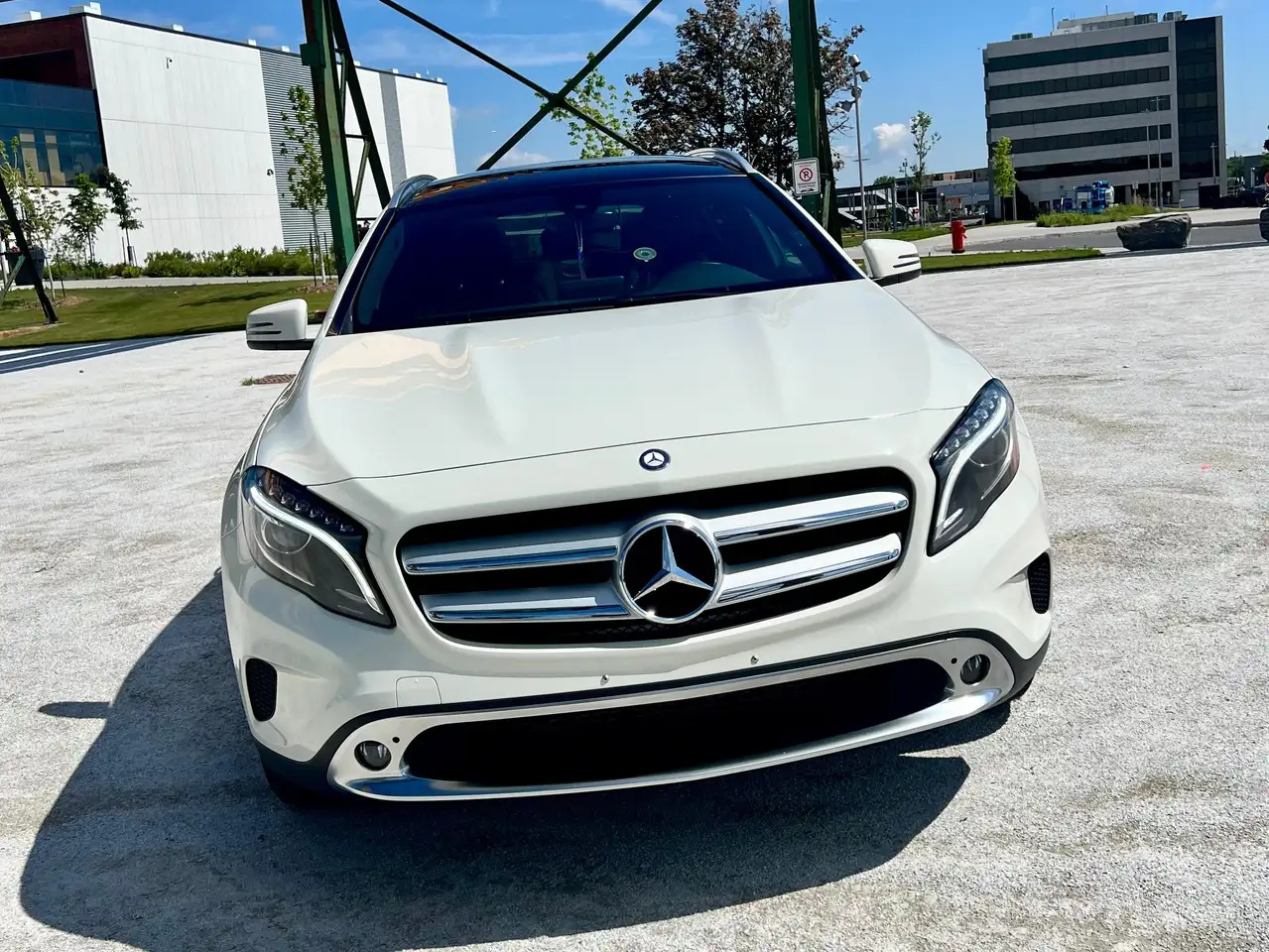 Mercedes-Benz GLA снимка Mercedes-Benz GLA