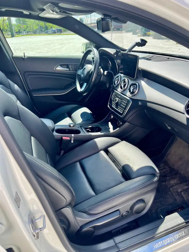 Mercedes-Benz GLA снимка Mercedes-Benz GLA