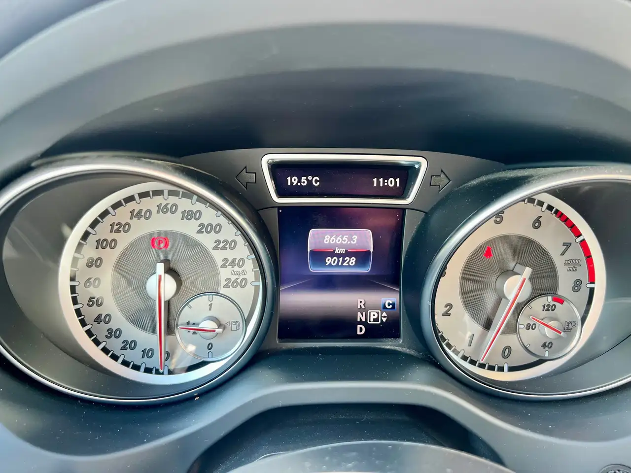 Mercedes-Benz GLA снимка Mercedes-Benz GLA