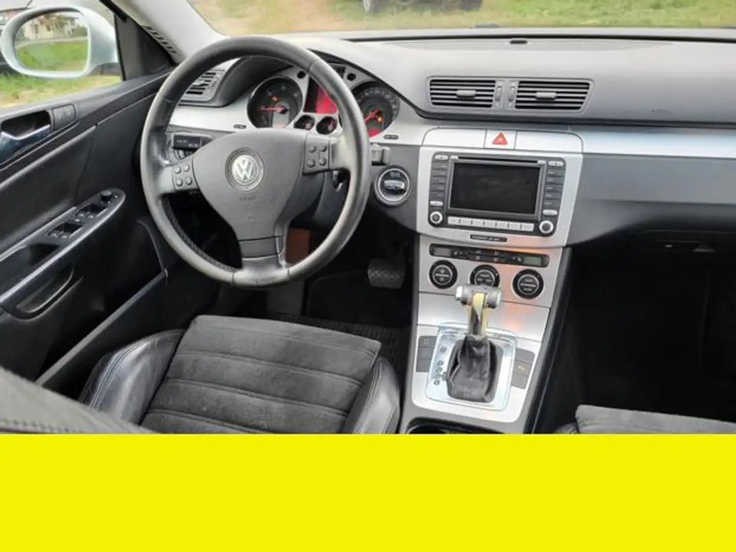 Volkswagen Passat - 1