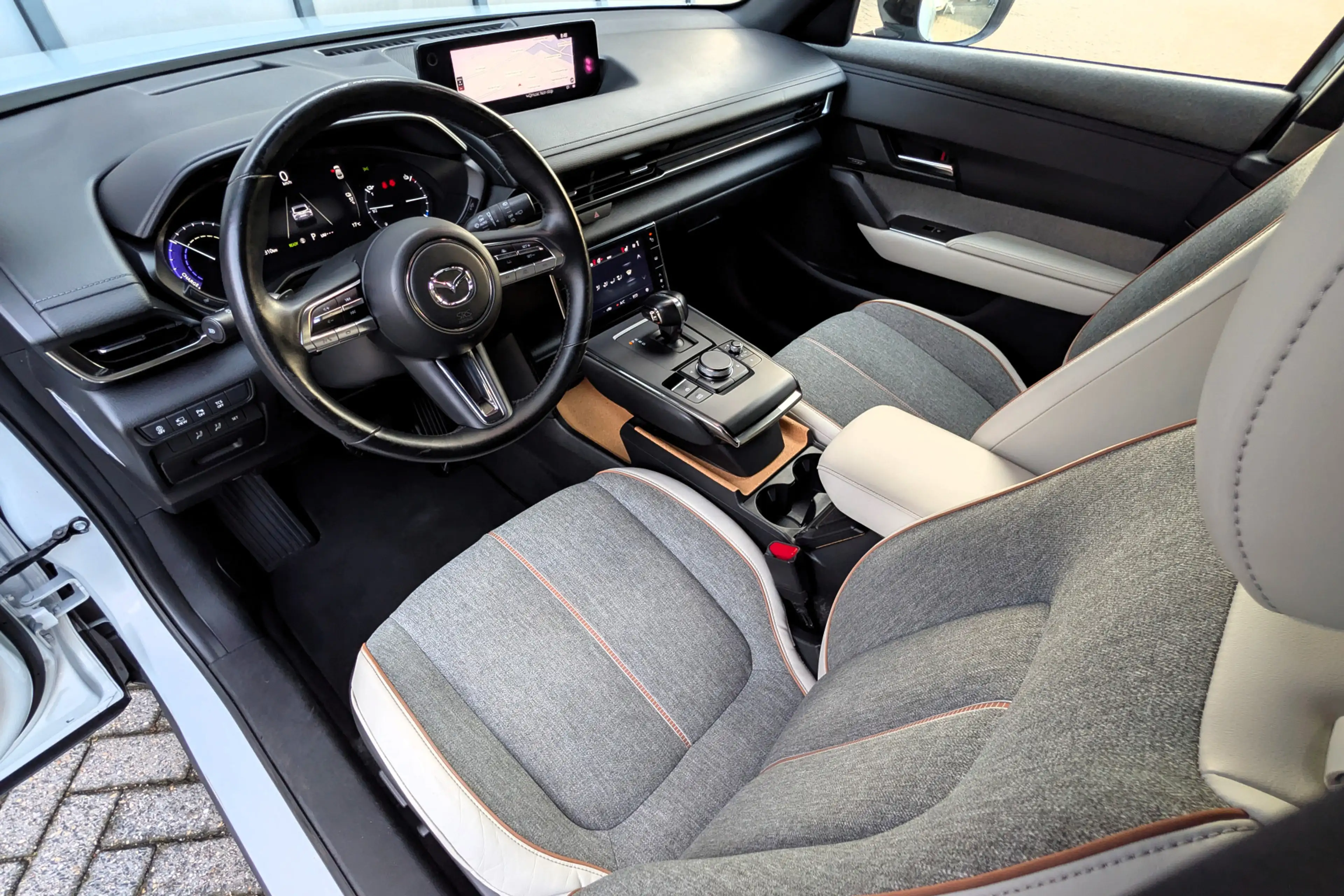 Mazda MX-30 e-SkyActiv 145 First Edition 36kWh SOH 92% — photo 3