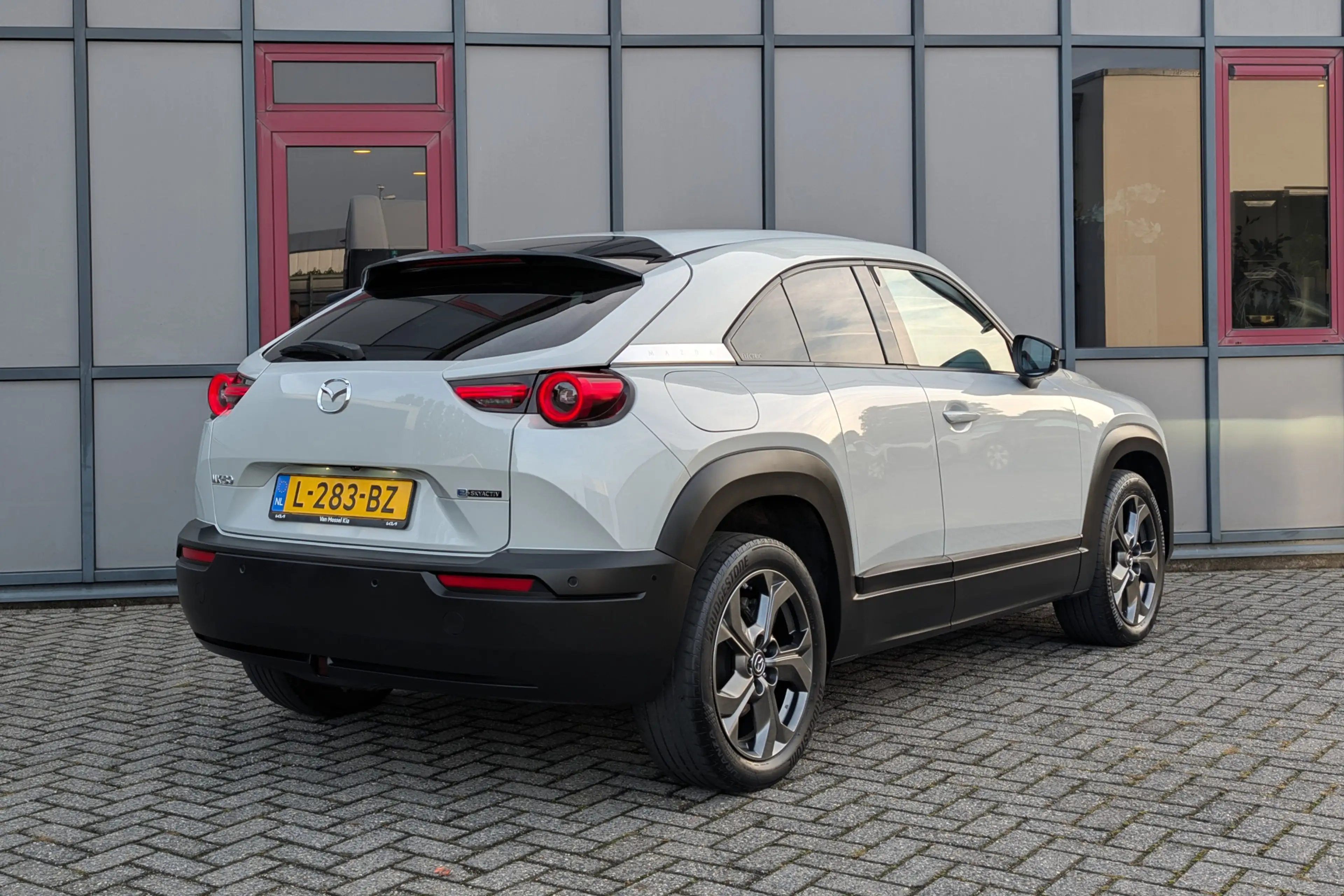 Mazda MX-30 e-SkyActiv 145 First Edition 36kWh SOH 92% — photo 2