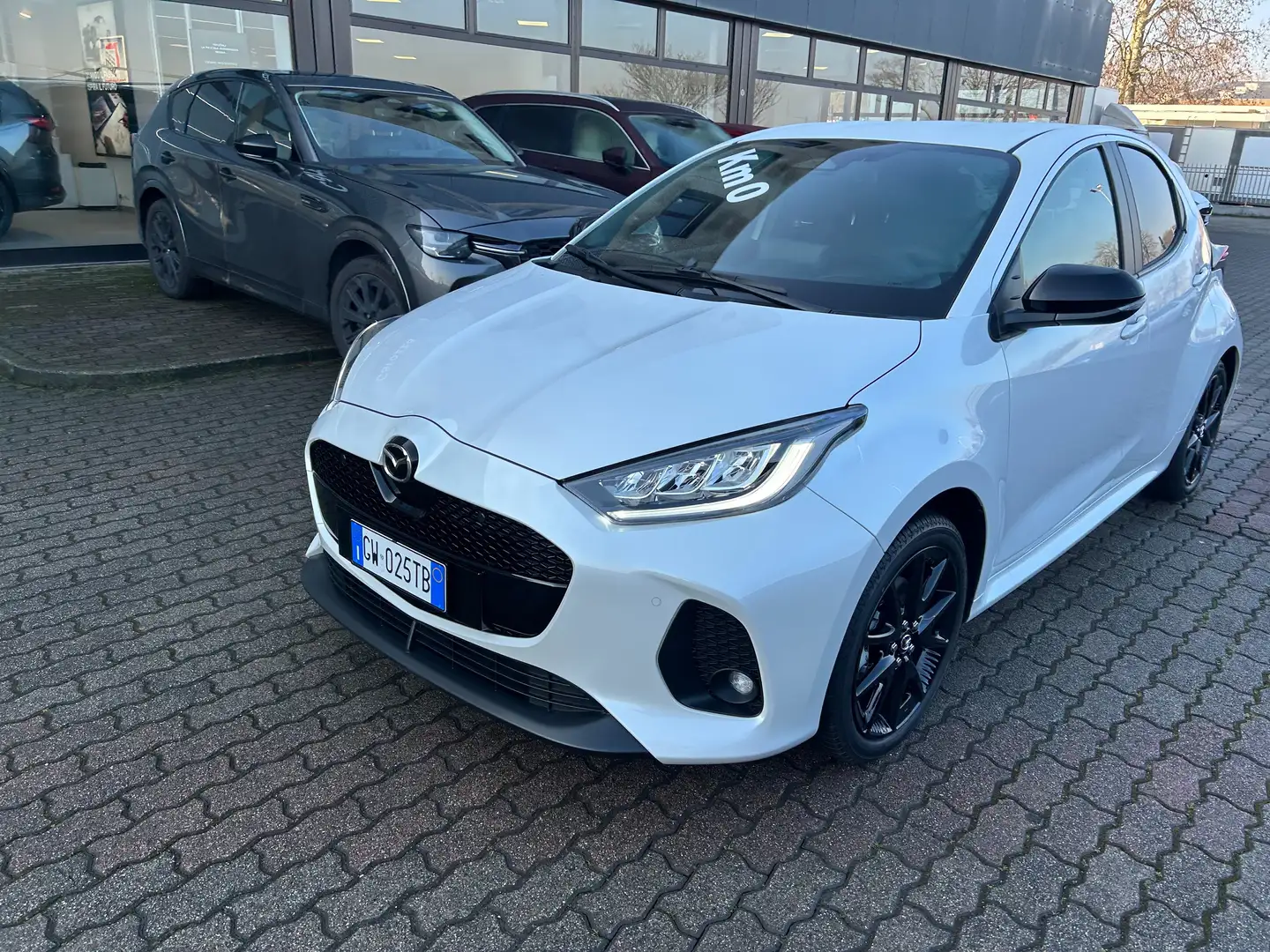 Mazda 2 1.5 vvt full hybrid electric HOMURA CVT Bianco - 2