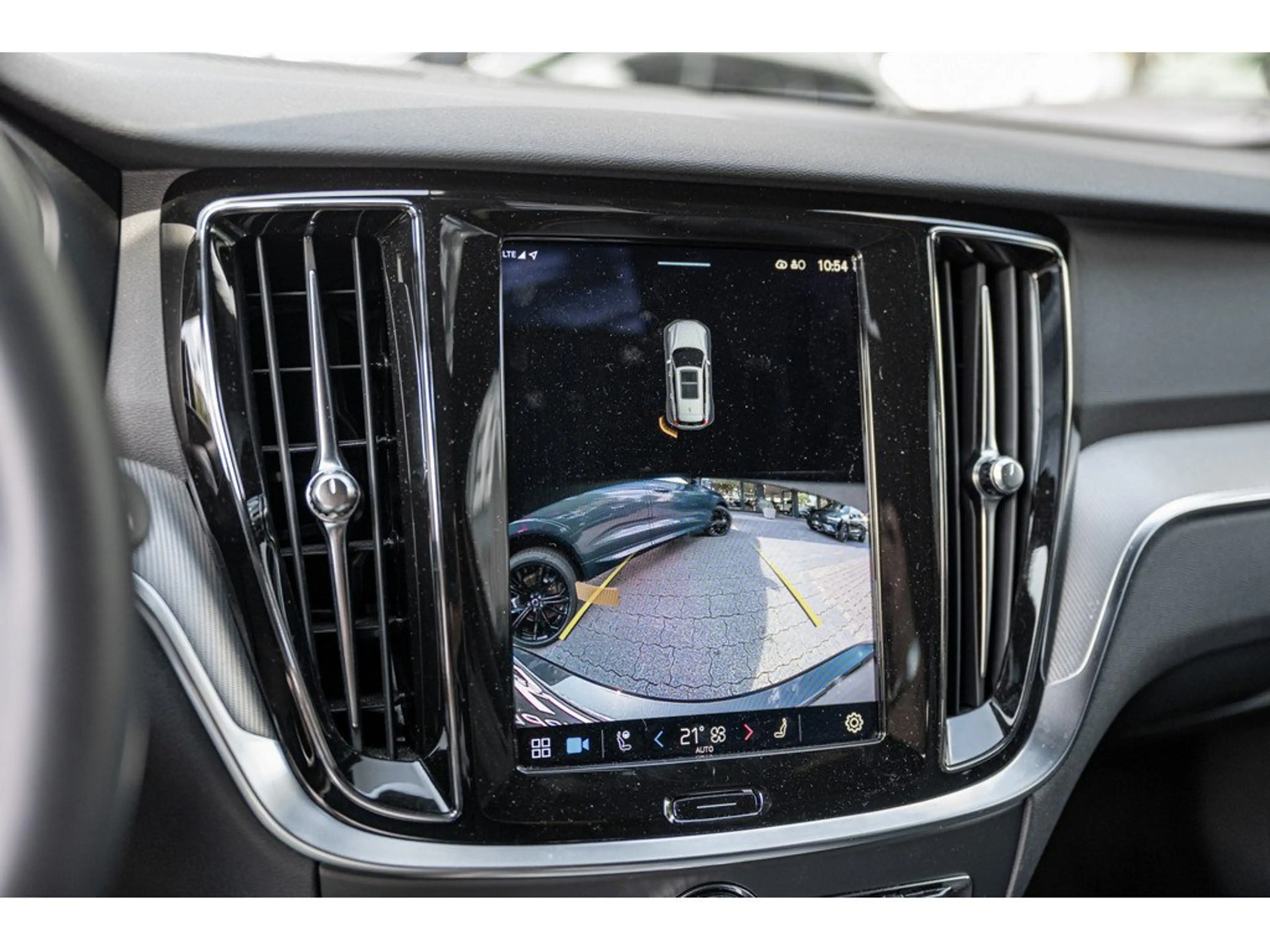 Volvo V60 B4 (D) Plus Dark PDC SHZ KAMERA H/K LED — photo 14
