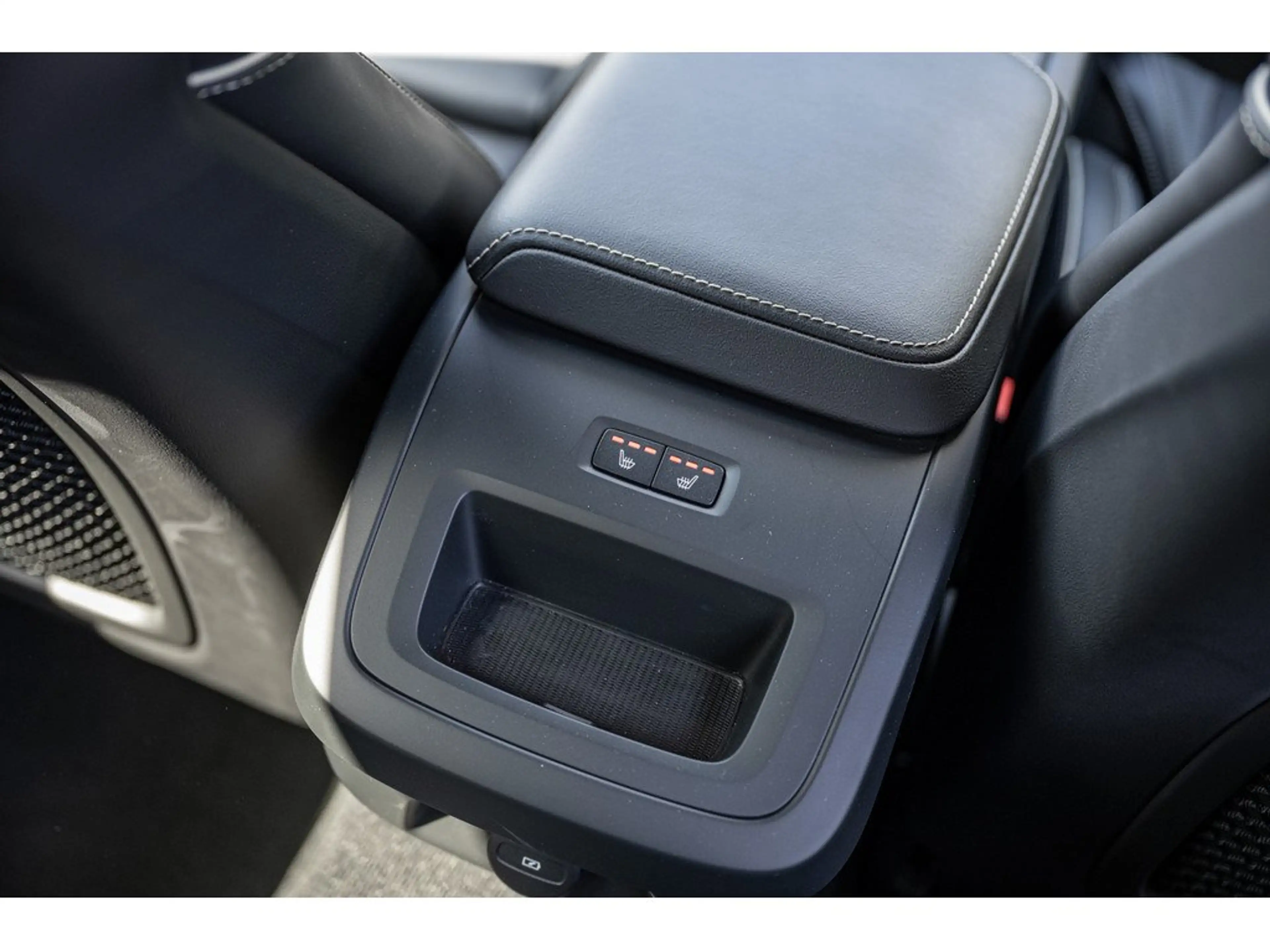 Volvo V60 B4 (D) Plus Dark PDC SHZ KAMERA H/K LED — photo 9