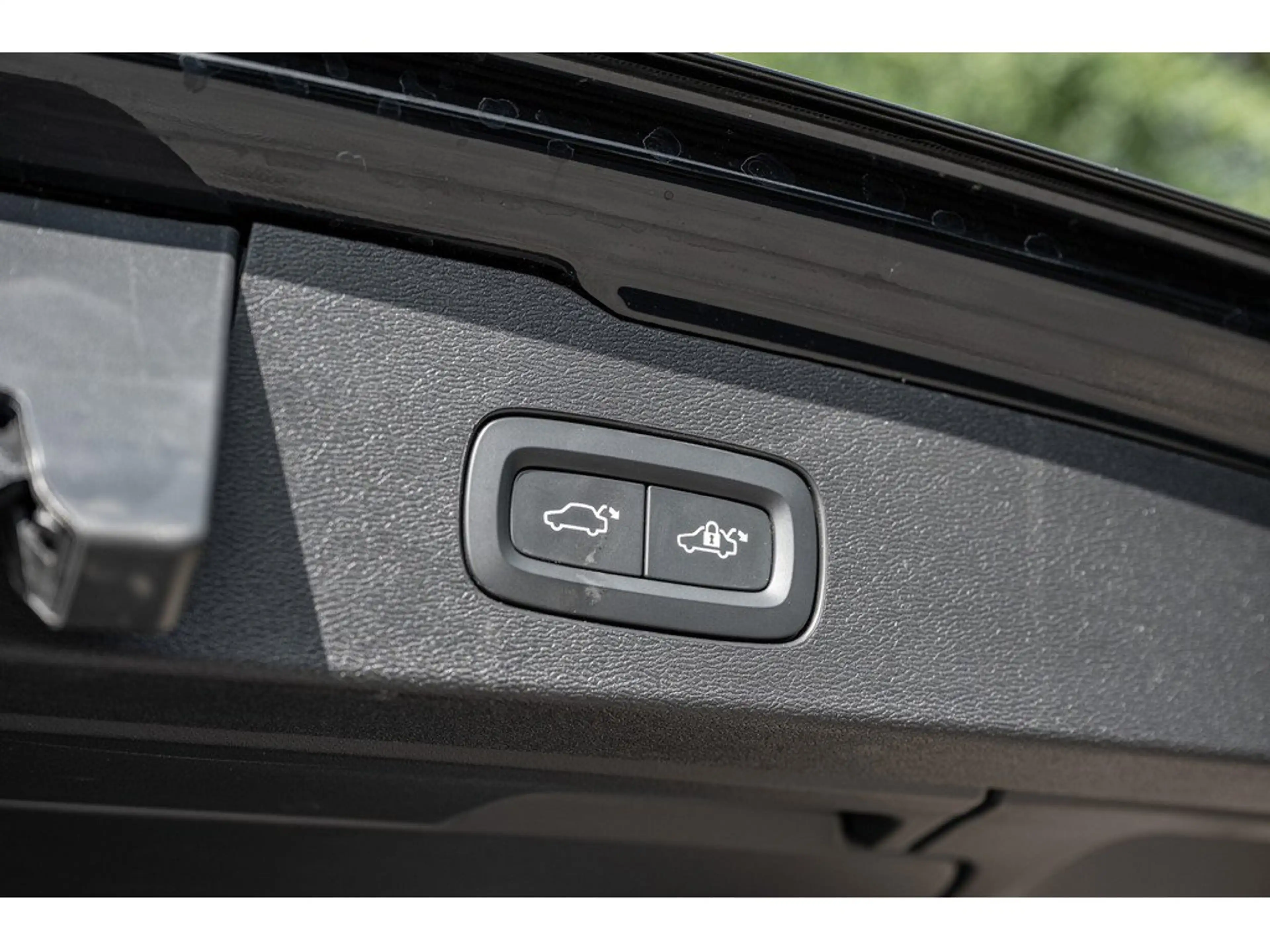 Volvo V60 B4 (D) Plus Dark PDC SHZ KAMERA H/K LED — photo 11