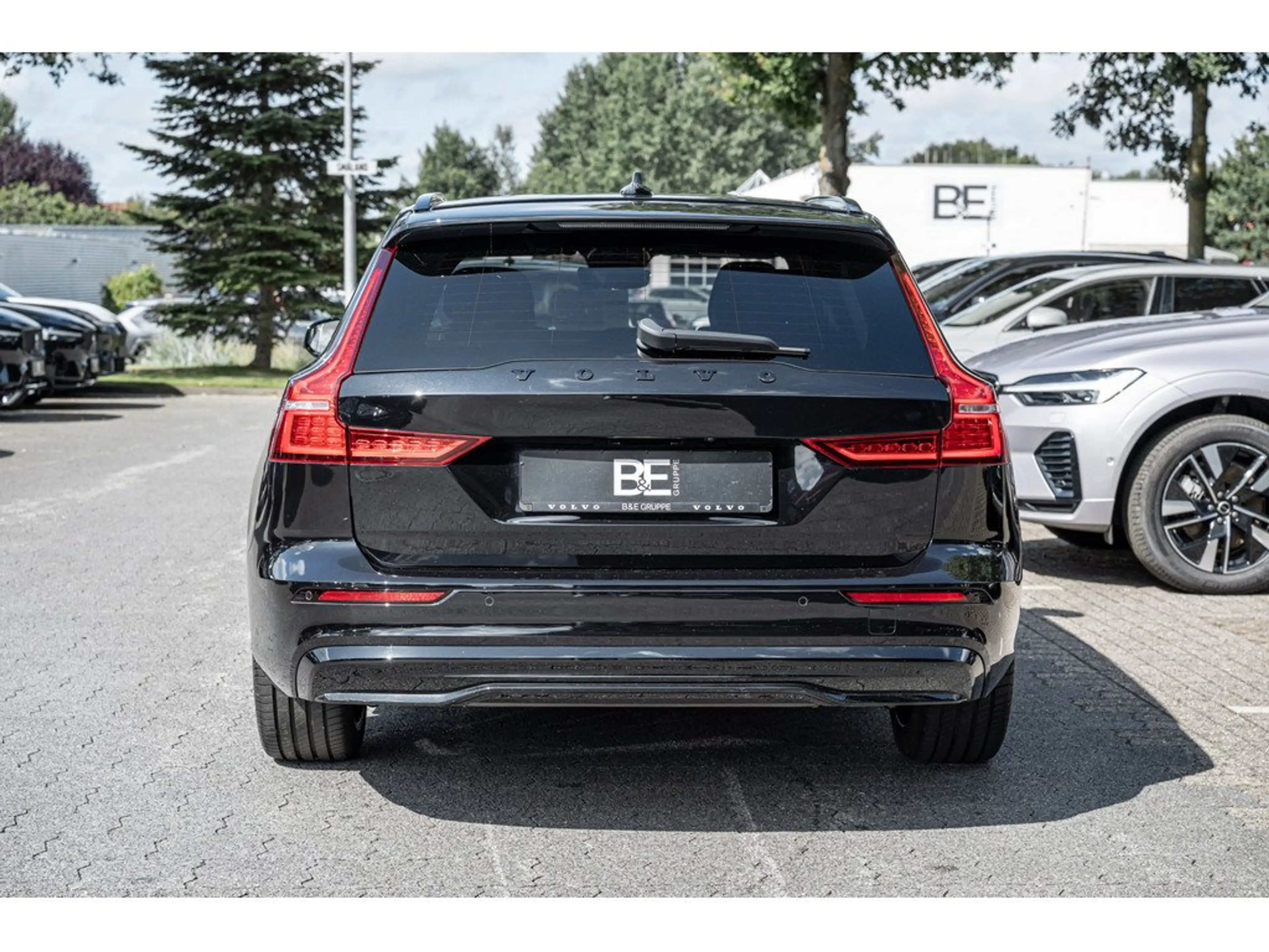 Volvo V60 B4 (D) Plus Dark PDC SHZ KAMERA H/K LED — photo 4