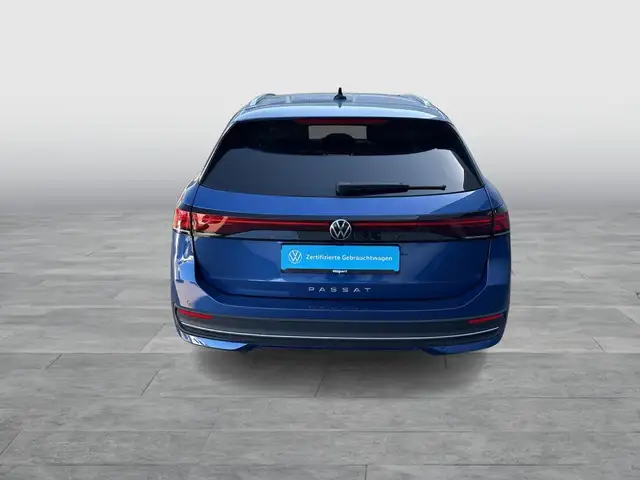 Volkswagen Passat view 4