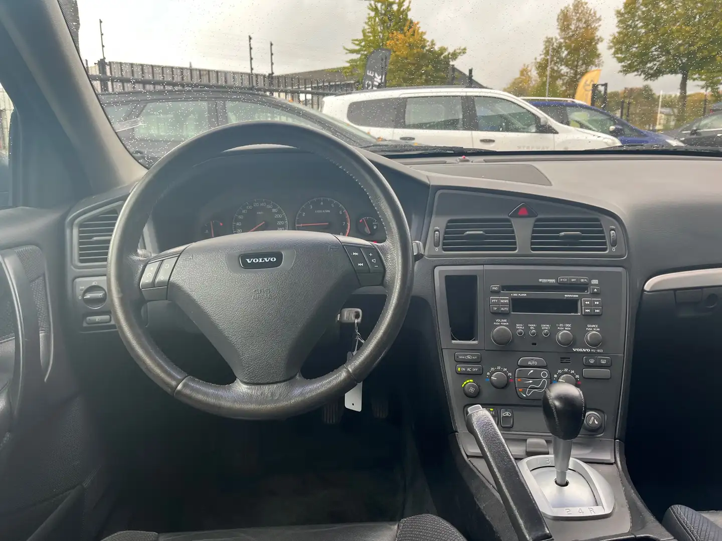 Volvo S60 2.4 170PK NIEUWE APK Airco,Trekhaak,CruiseControl, Noir - 2