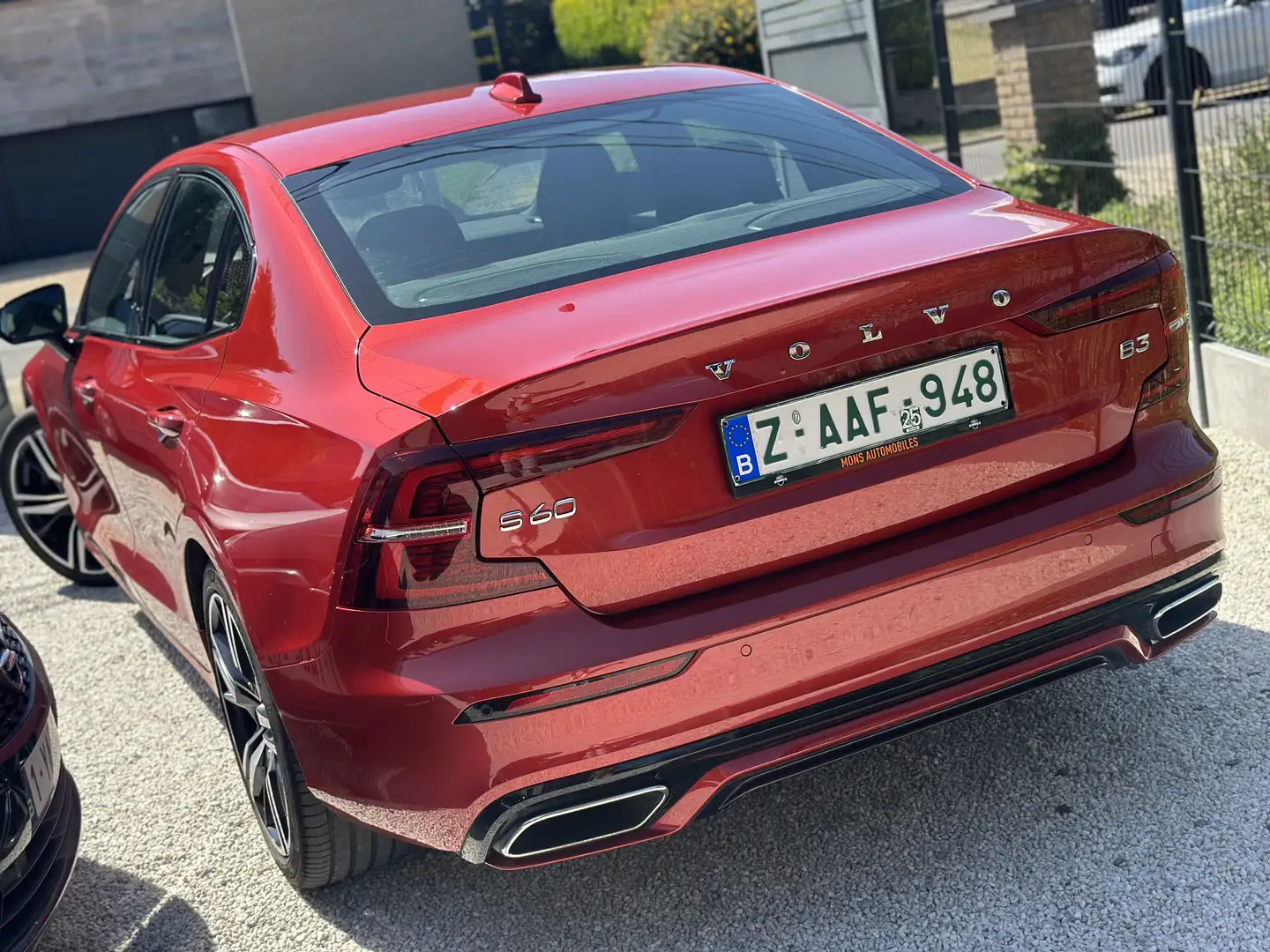 Volvo S60 S60 2.0 B3 R-Design Geartronic Rood - 1
