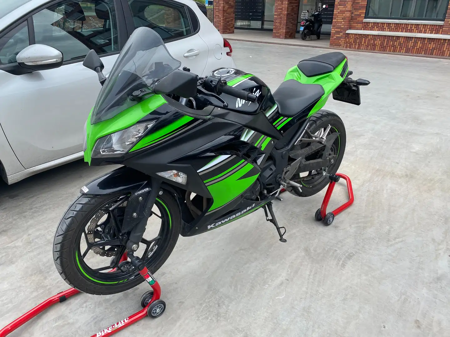 Kawasaki Ninja 300 KRT Zwart - 1