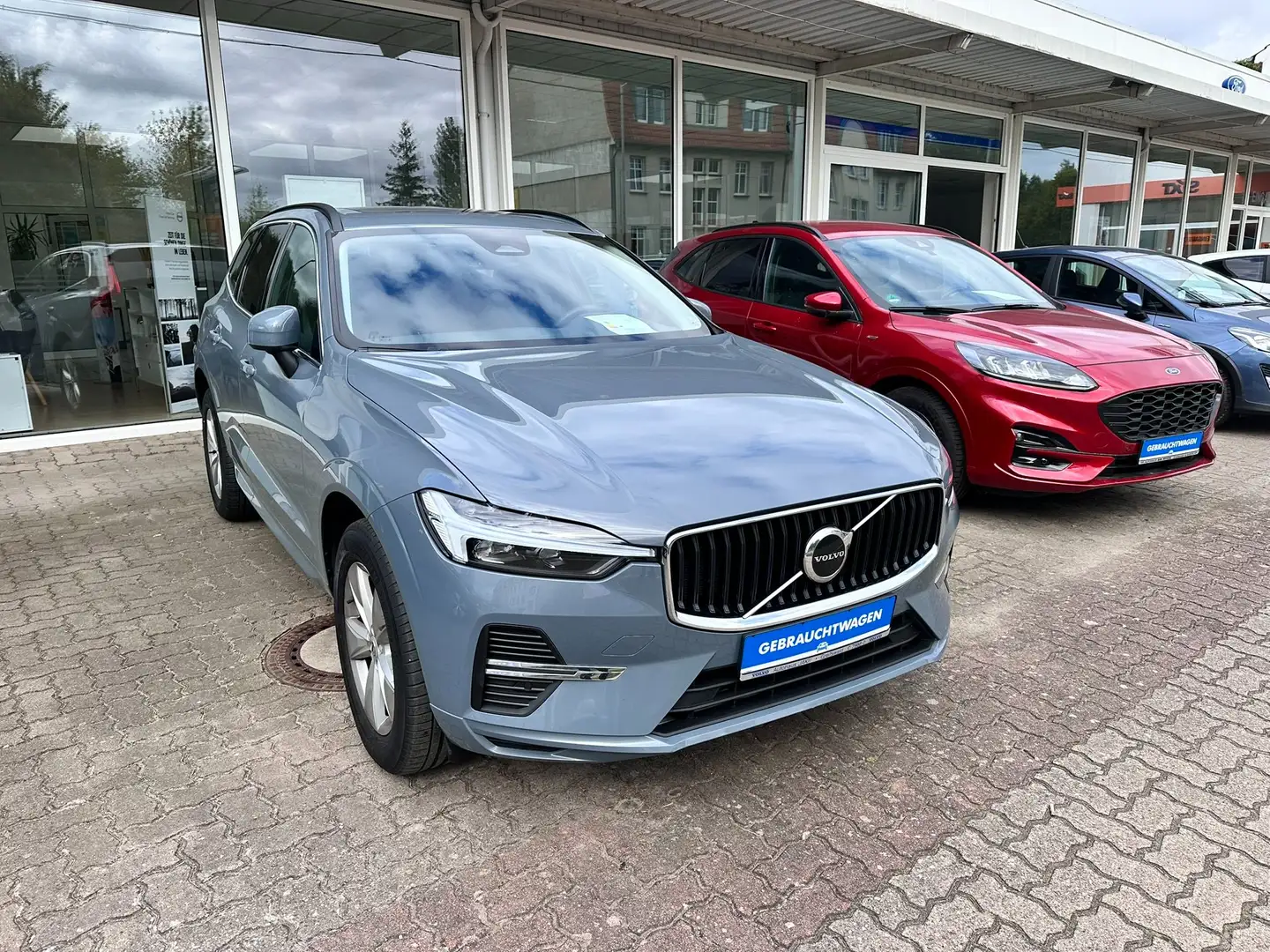 Volvo XC60 Momentum B4 B 2WD AHZ Panoramad. Grau - 1