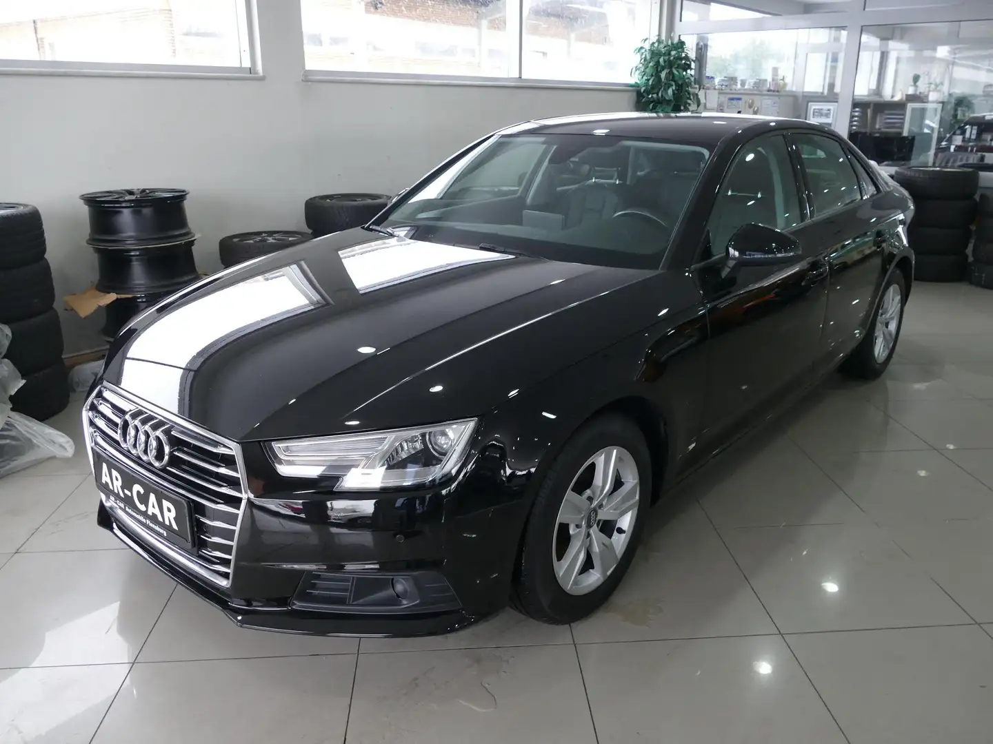 Audi A4 2.0 TDI Ultra Limousine Motorschaden Motor dreht ! Schwarz - 1