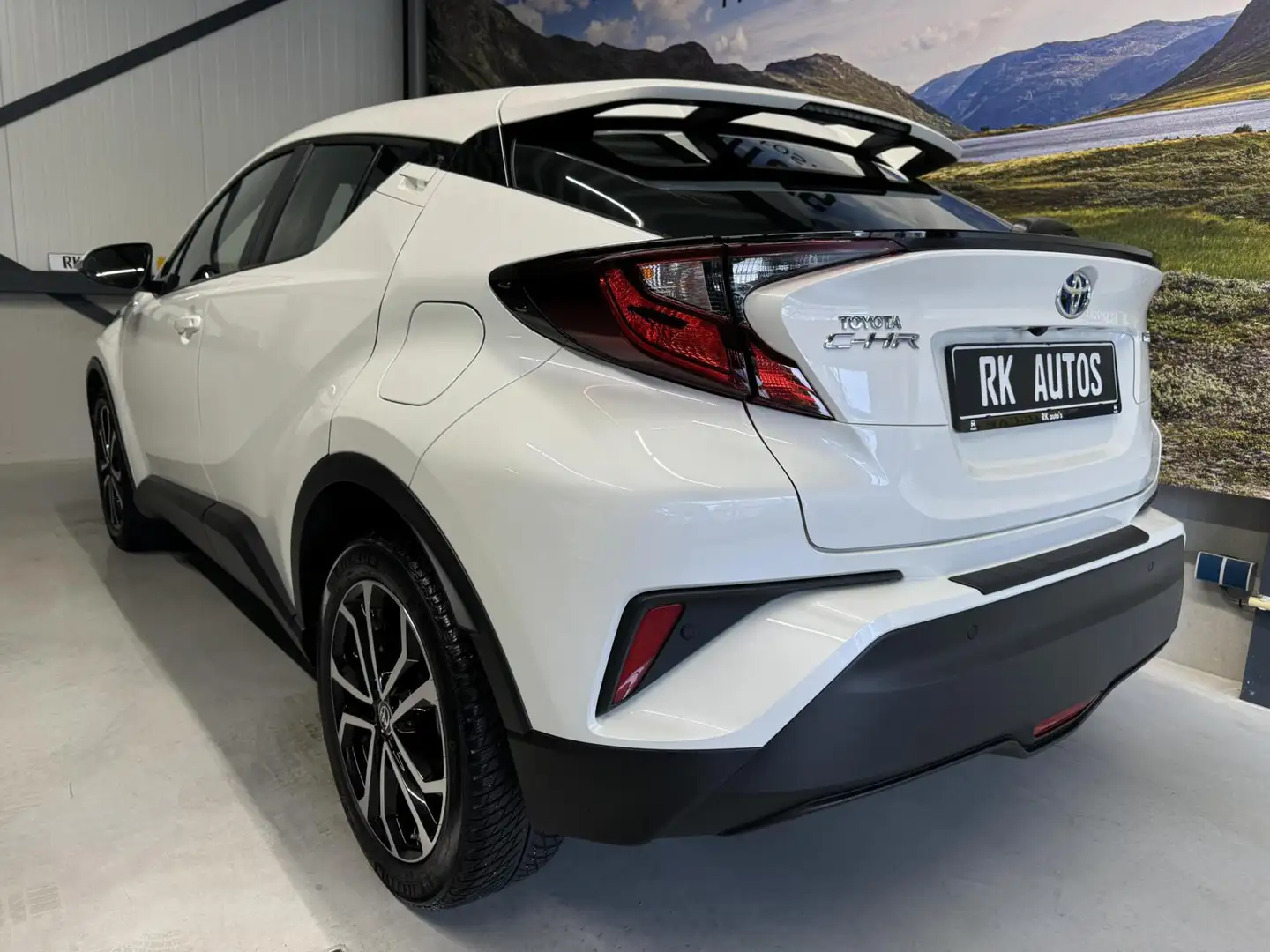 Toyota C-HR 1.8 Hybrid Business Plus / Leder / 10dkm / Navi Wit - 2