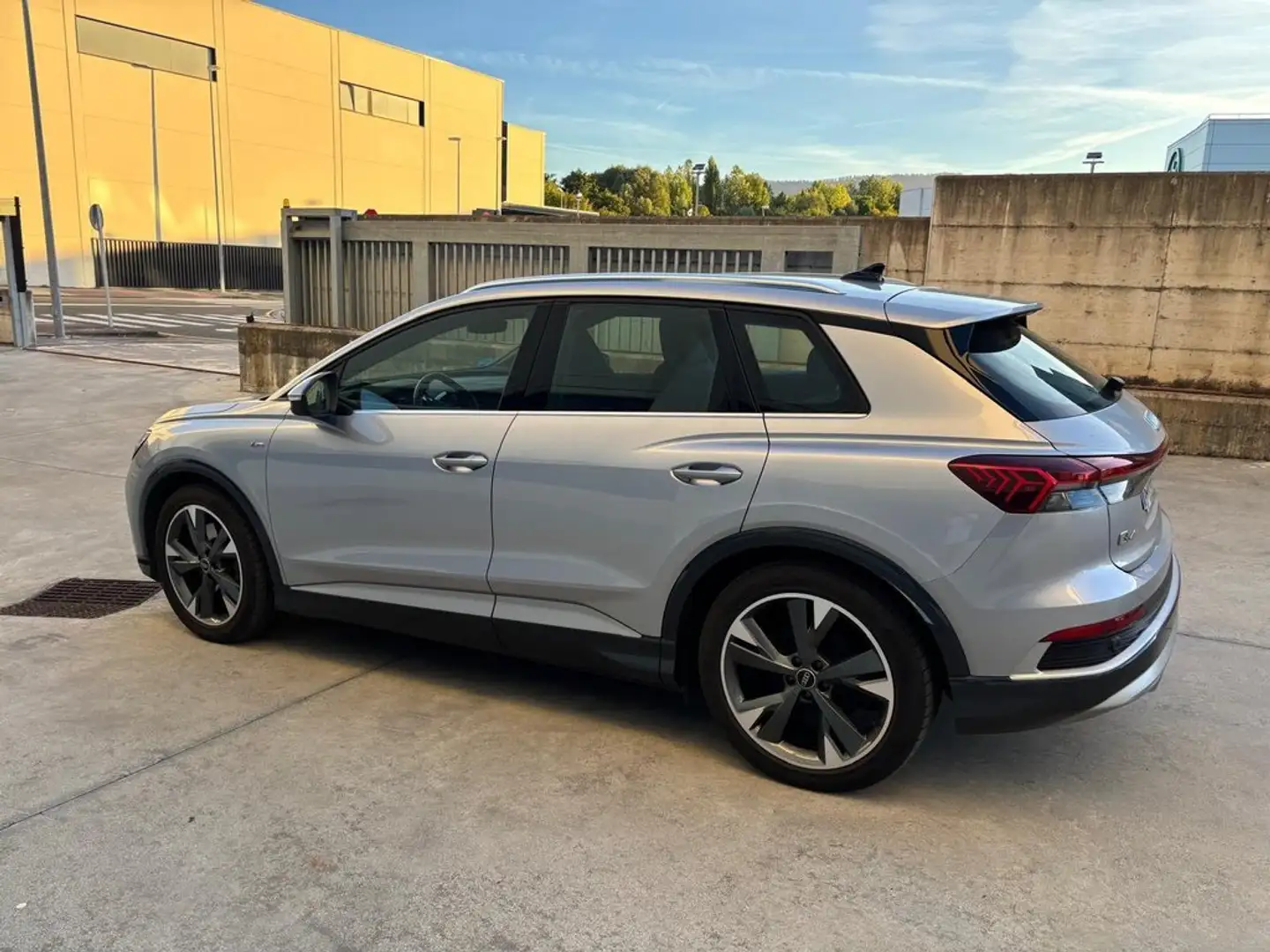 Audi Q4 e-tron 40 S line - 1