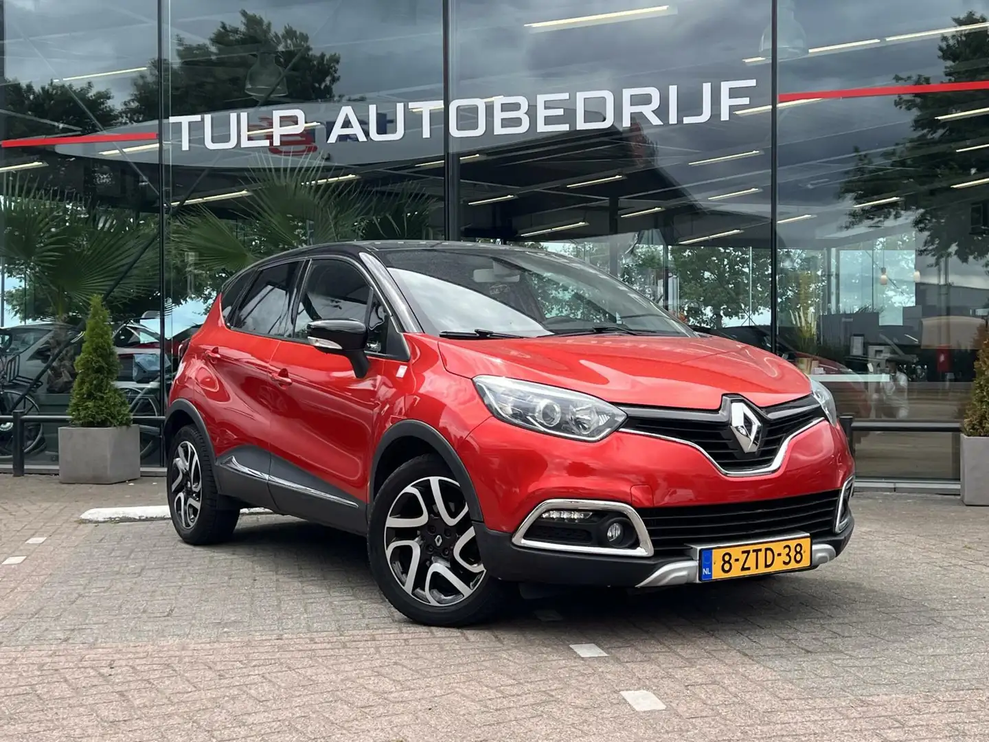 Renault Captur 1.2 TCe Helly Hansen Airco Clima Cruise 1Eig NAP Rood - 2
