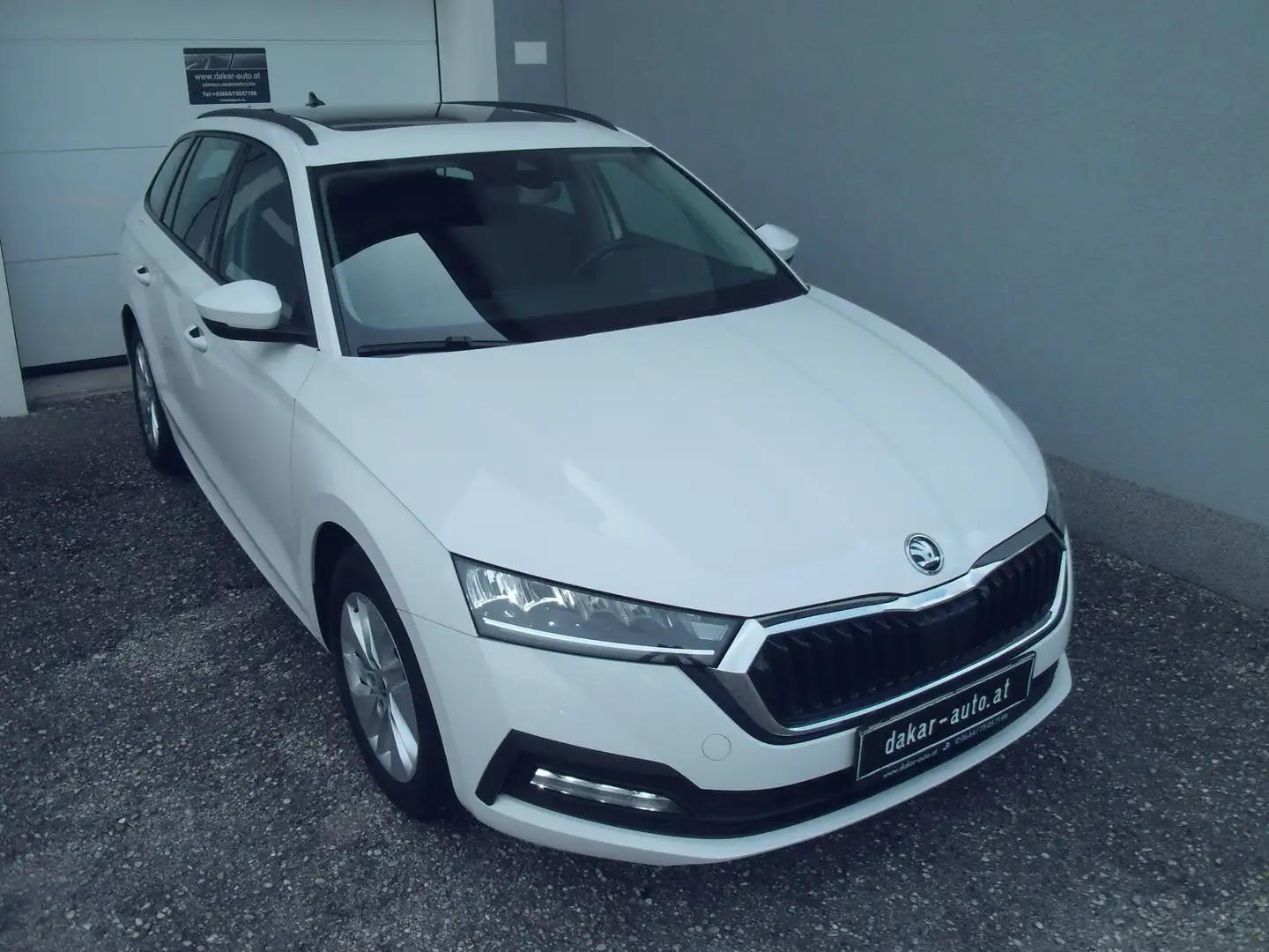 Skoda Octavia Ambition 2.0 TDI 150 PS, STANDHZ, PANODACH, NAVI, LED Weiß - 1