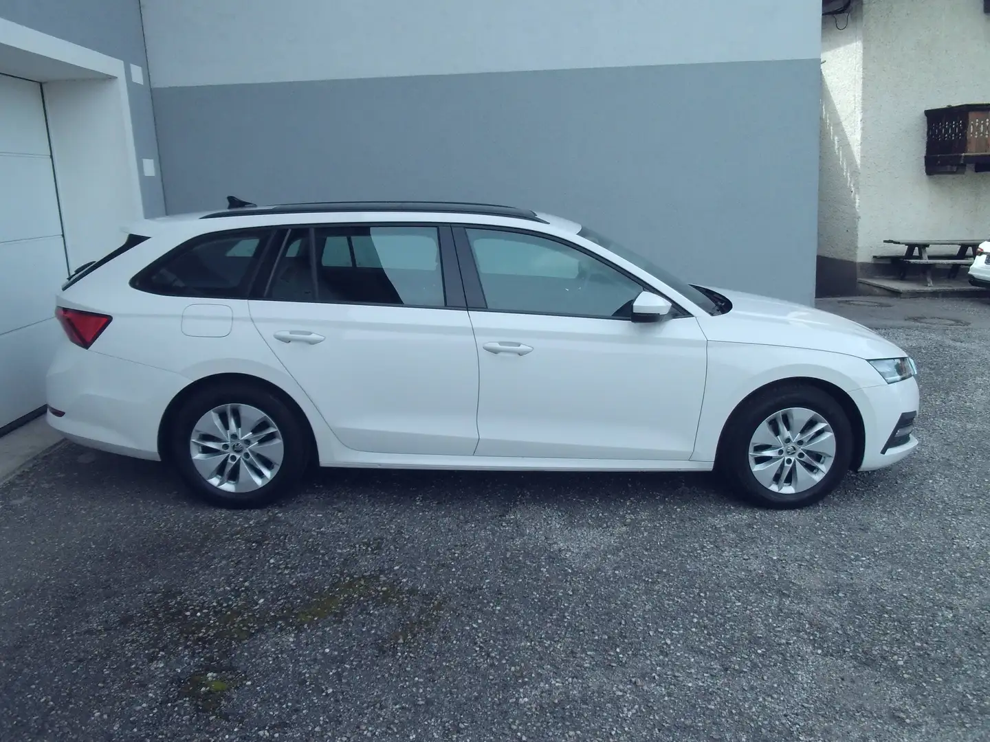 Skoda Octavia Ambition 2.0 TDI 150 PS, STANDHZ, PANODACH, NAVI, LED Weiß - 2