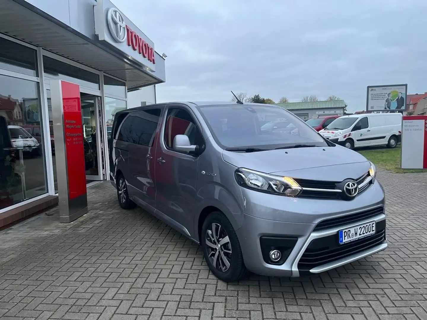 Toyota Proace Electric (75 kWh) L2(8-Si.) Verso Team Deutschland Silber - 2