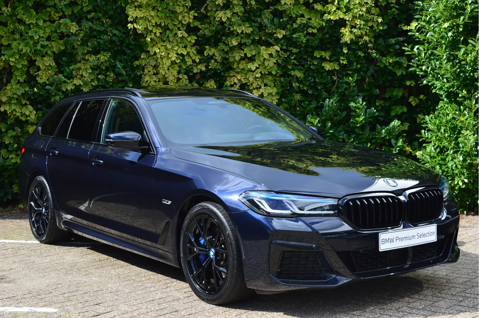 BMW 530 5 Serie Touring 530e xDrive High Executive M Sport Zwart - 2