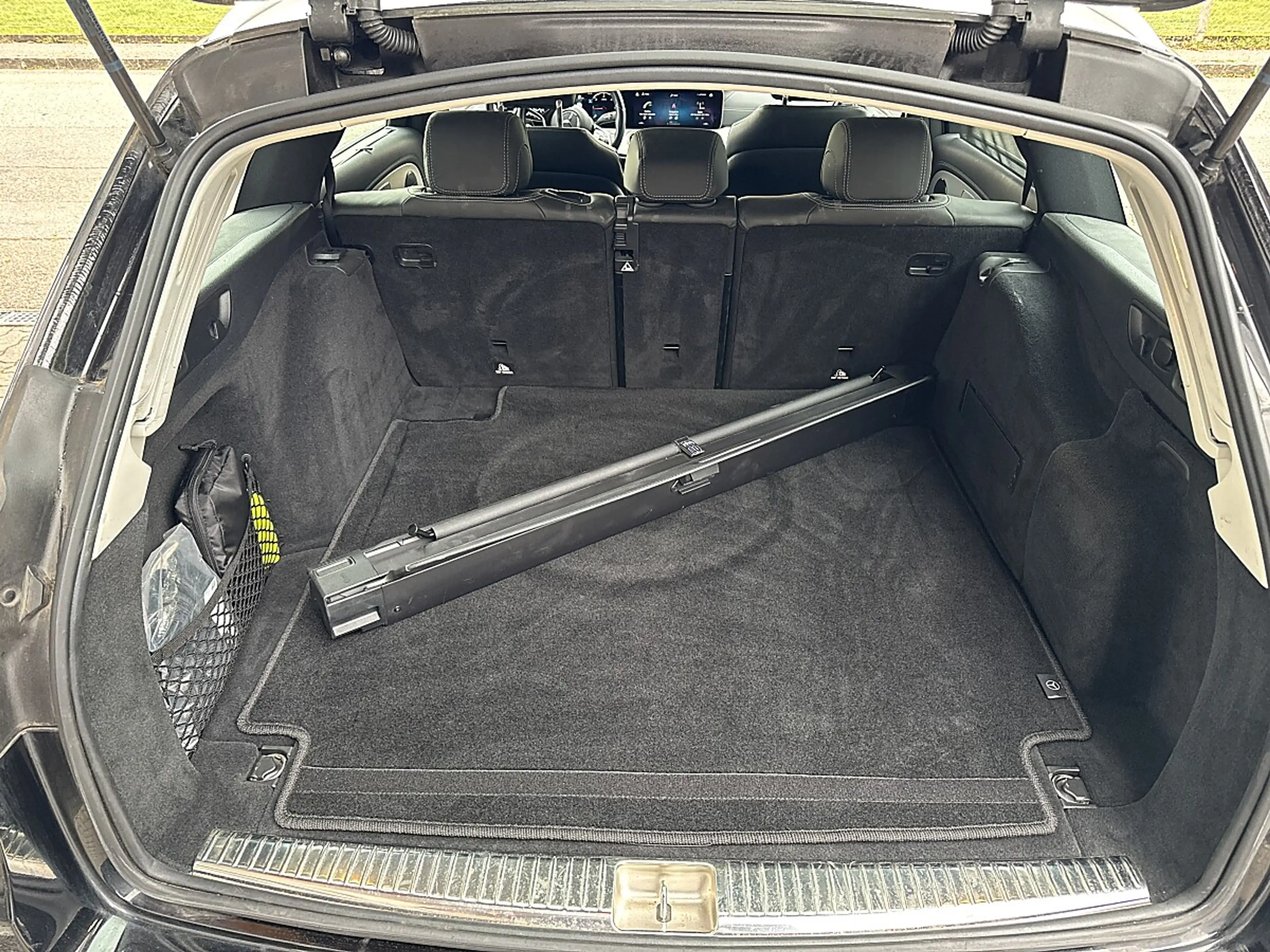 Mercedes-Benz E 220 d Avantgarde — photo 8