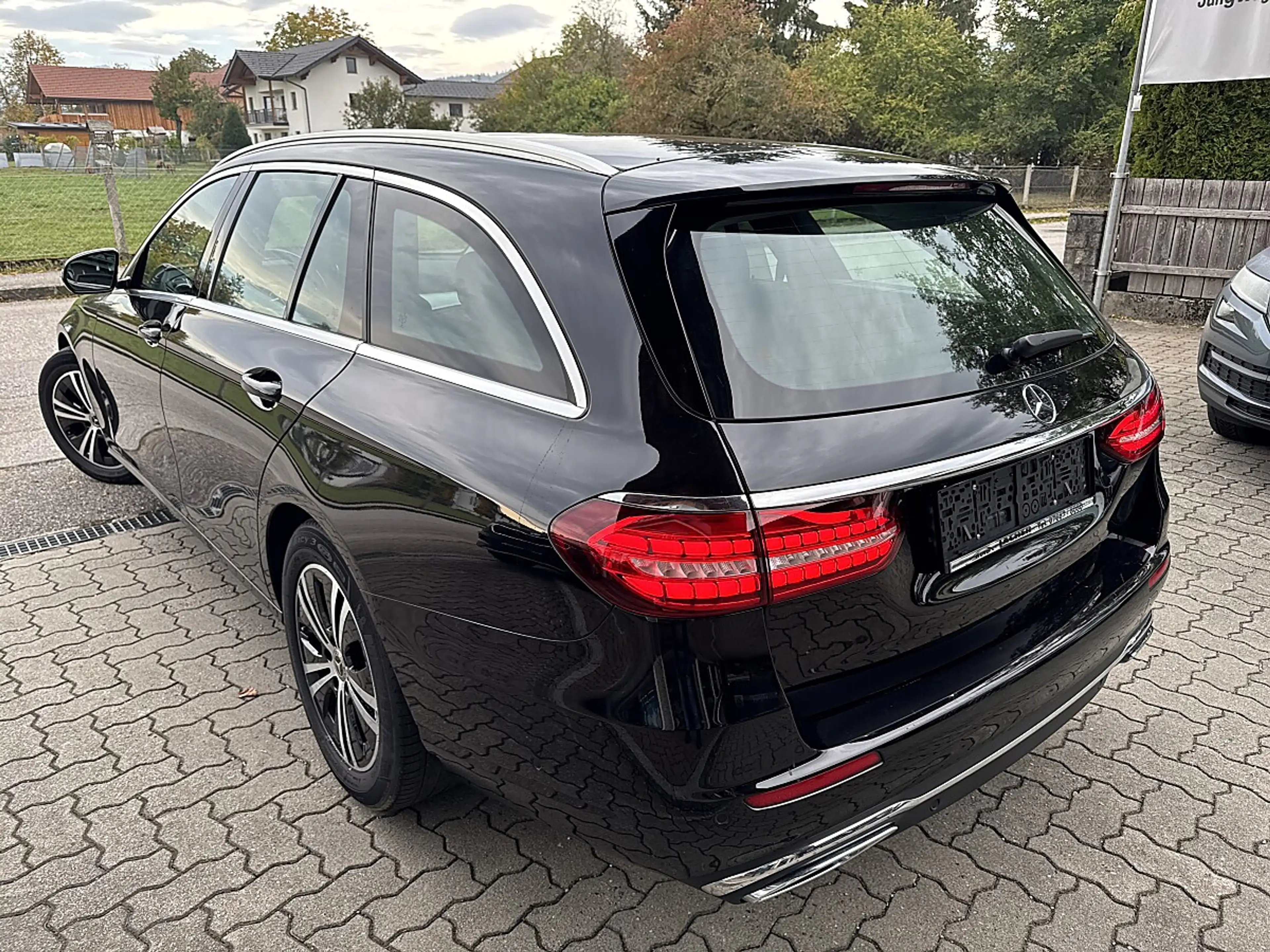 Mercedes-Benz E 220 d Avantgarde — photo 7