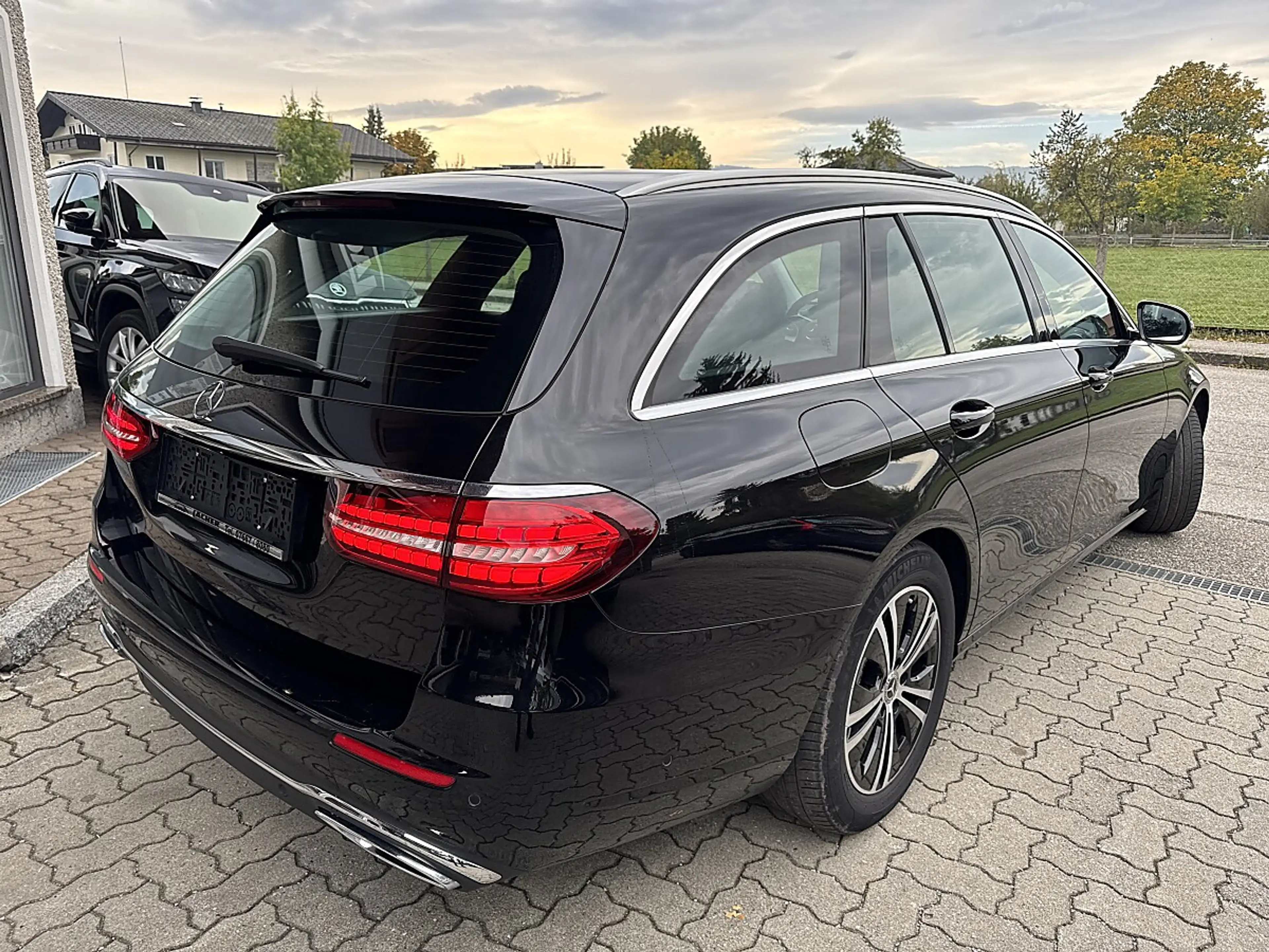 Mercedes-Benz E 220 d Avantgarde — photo 5