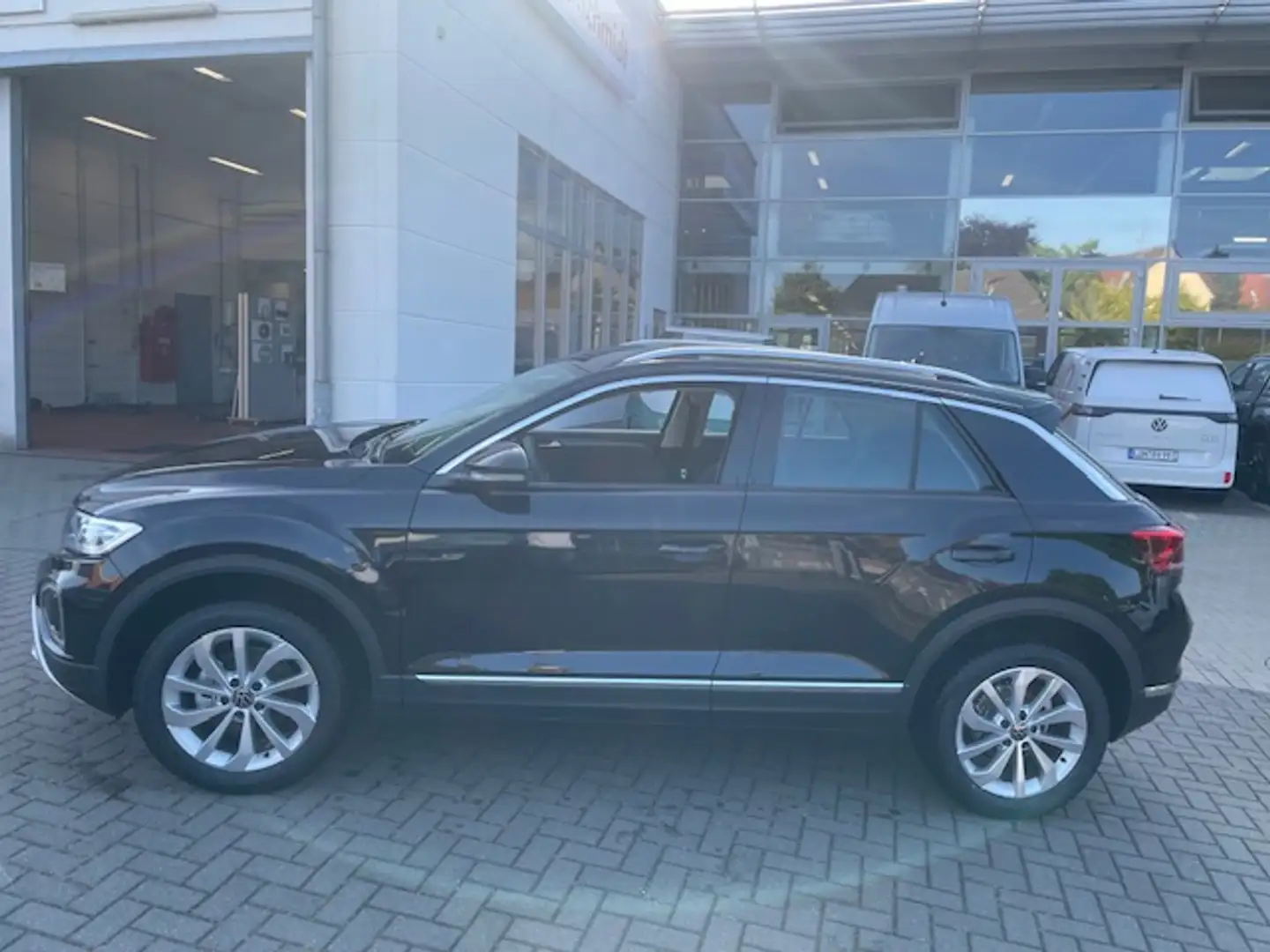 Volkswagen T-Roc 1.5TSi Style AHK ACC elektr. Heckklappe 17Zoll ... Schwarz - 2