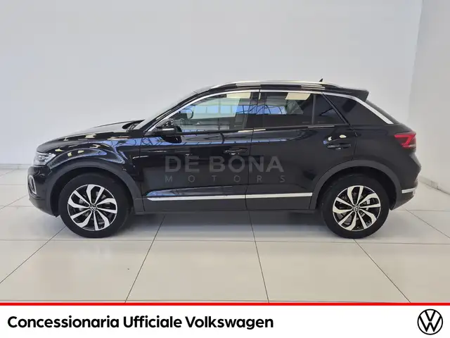 Volkswagen T-Roc view 3