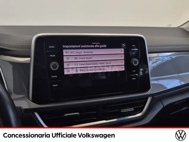 Volkswagen T-Roc view 14