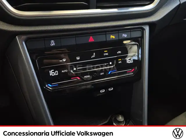 Volkswagen T-Roc view 15