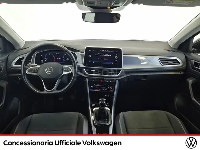 Volkswagen T-Roc view 9