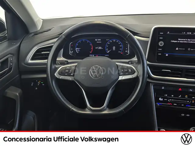 Volkswagen T-Roc view 10