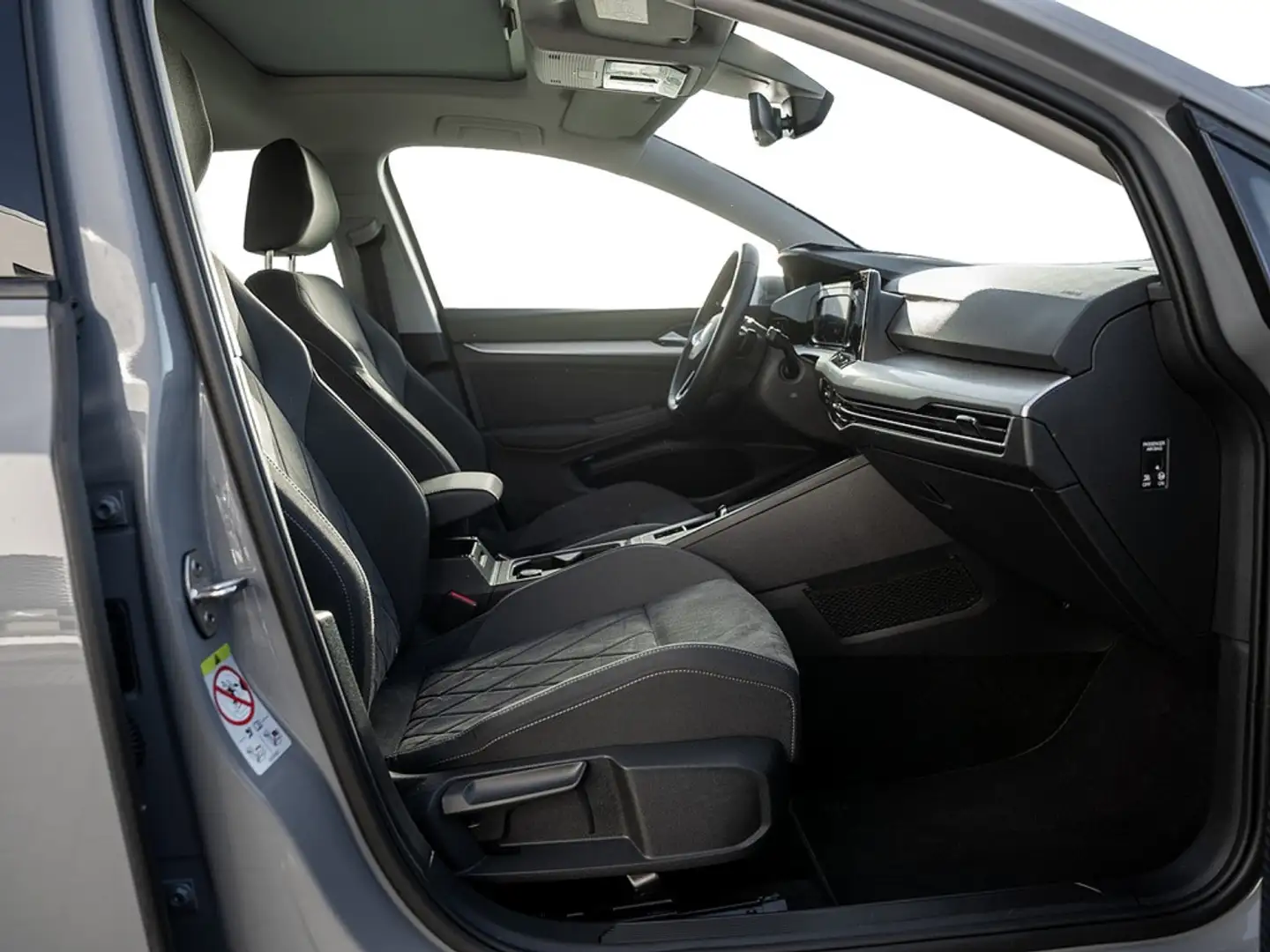 Volkswagen Golf VIII 2.0 TDI Life DSG NAVI KAM PANO MATR Grau - 2