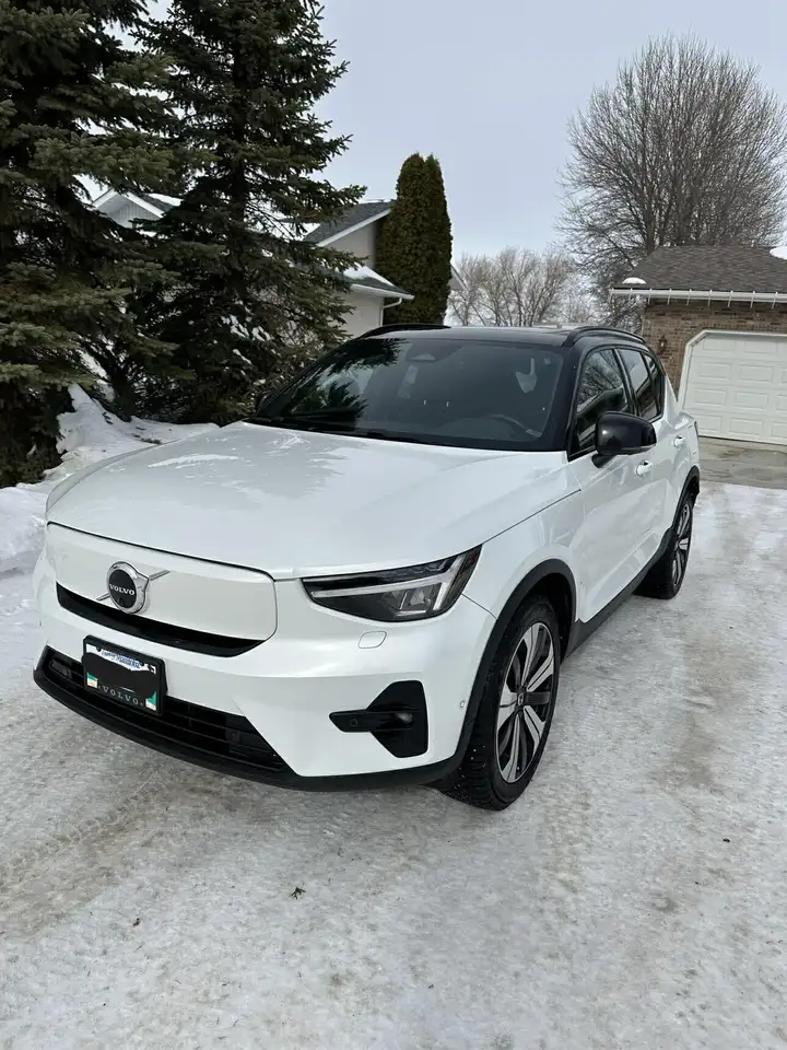 2023 Volvo XC40