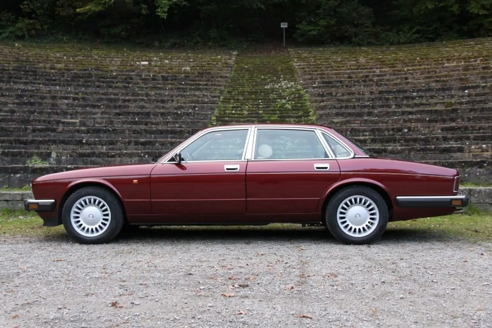 Jaguar XJ40 Soverein mit 2 Jahre Garantie H-Zulassung Rouge - 2