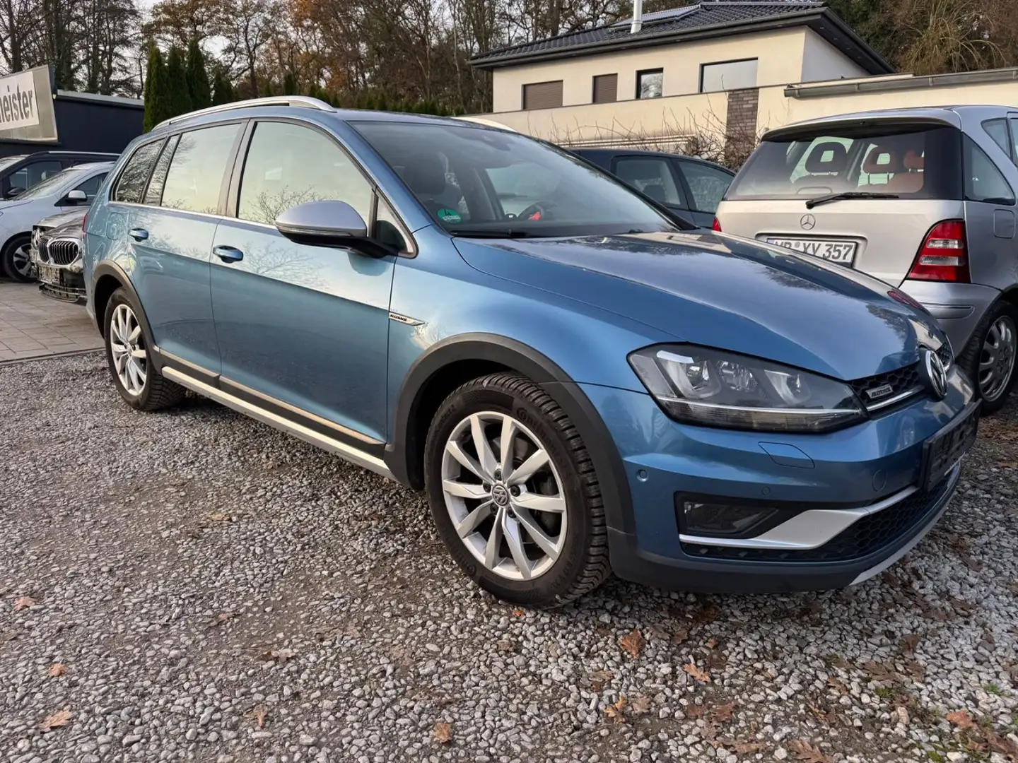 Volkswagen Golf VII Alltrack Variant 4Motion *LEDER/STHZ* Bleu - 1