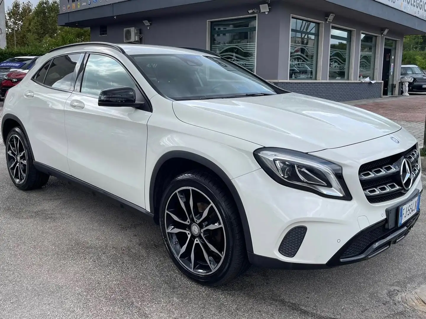 Mercedes-Benz GLA 200 GLA 200 d Enduro Activity 4matic auto Weiß - 2