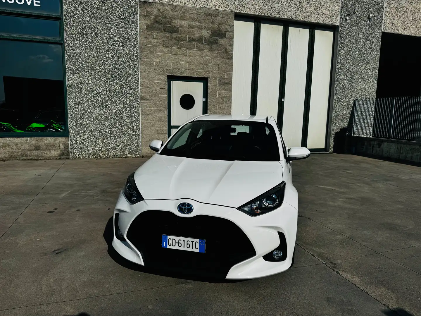 Toyota Yaris Yaris 1.5h Business Bianco - 2